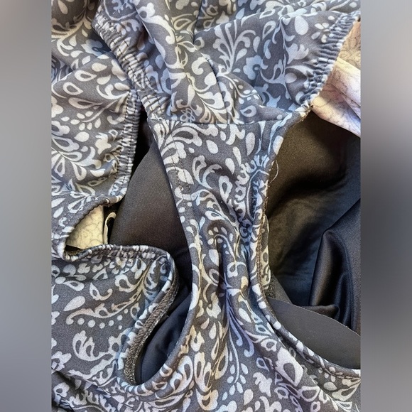 Miraclesuit Ruched Tummy Control Grey Floral Pattern One Piece Swimsuit sz 20 - Picture 6 of 7